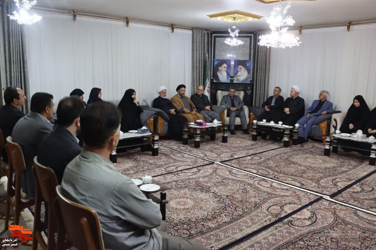 دیدار معاون بهداشت و درمان بنیاد شهید و امورایثارگران و مدیرکل بنیاد آذربایجان غربی با خانواده تعدادی از شهدای اقتدار در ارومیه
