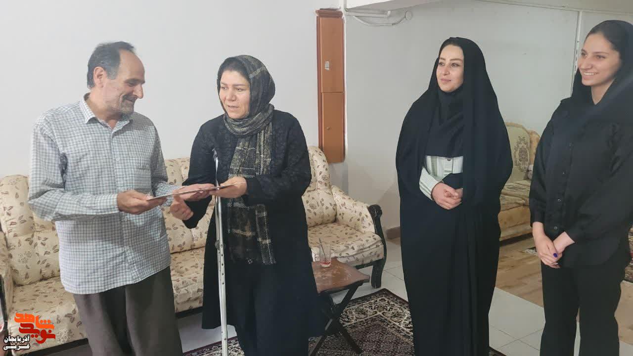 دیدار و دلجویی جمعی از مسئولان شهرستان میاندوآب از خانواده شاهد و ایثارگر