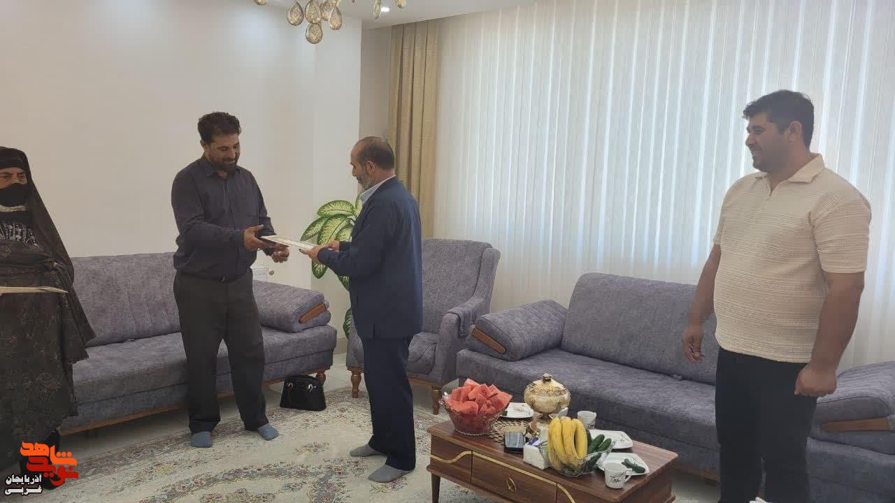 دیدار و دلجویی جمعی از مسئولان شهرستان میاندوآب از خانواده شاهد و ایثارگر