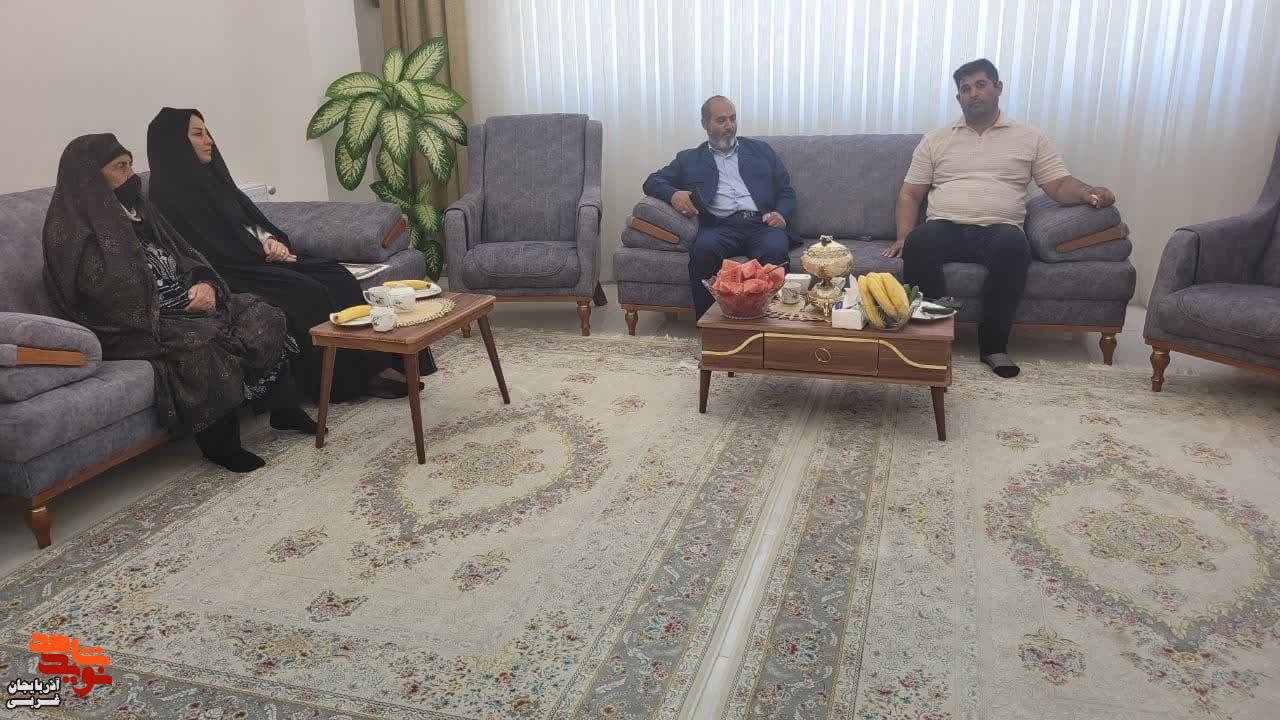 دیدار و دلجویی جمعی از مسئولان شهرستان میاندوآب از خانواده شاهد و ایثارگر