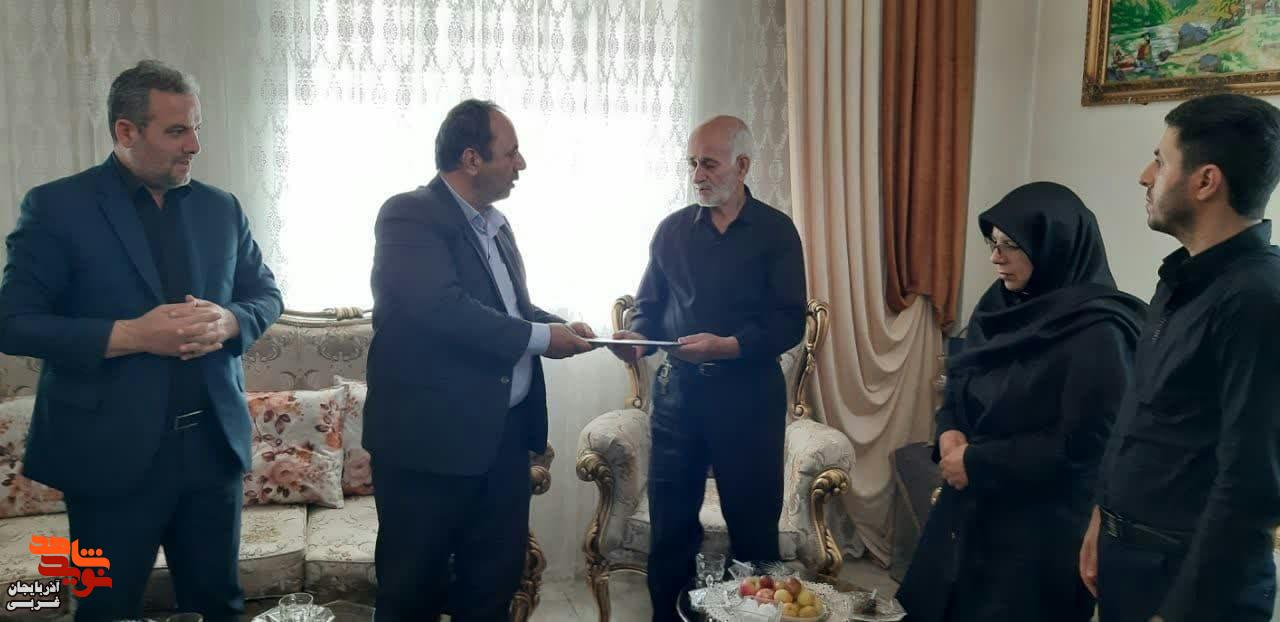 دیدار مدیرکل بنیاد شهید و امور ایثارگران استان آذربایجان غربی با خانواده های معظم شهیدان سیدمحمد موسوی و امیرحسین باقرلو در شهر خوی
