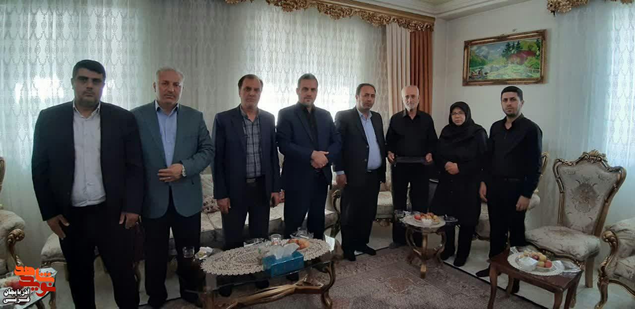 دیدار مدیرکل بنیاد شهید و امور ایثارگران استان آذربایجان غربی با خانواده های معظم شهیدان سیدمحمد موسوی و امیرحسین باقرلو در شهر خوی