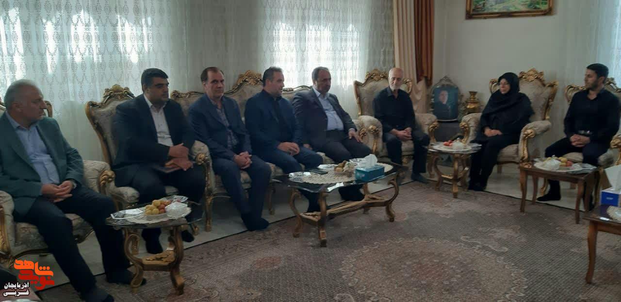 دیدار مدیرکل بنیاد شهید و امور ایثارگران استان آذربایجان غربی با خانواده های معظم شهیدان سیدمحمد موسوی و امیرحسین باقرلو در شهر خوی