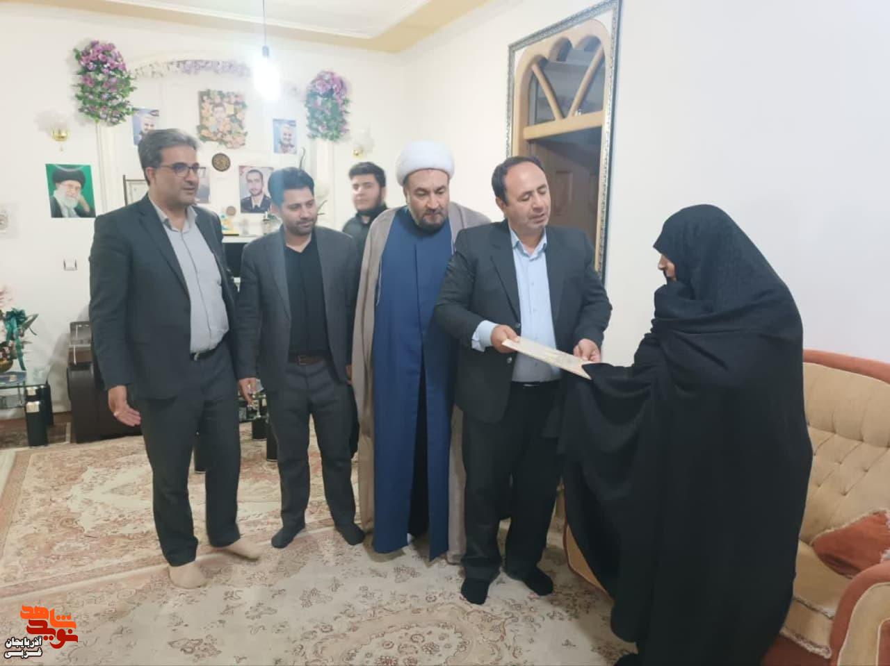دیدار مدیرکل بنیاد شهید و امورایثارگران آذربایجان غربی با خانواده معظم شهدا و ایثارگر در ماکو
