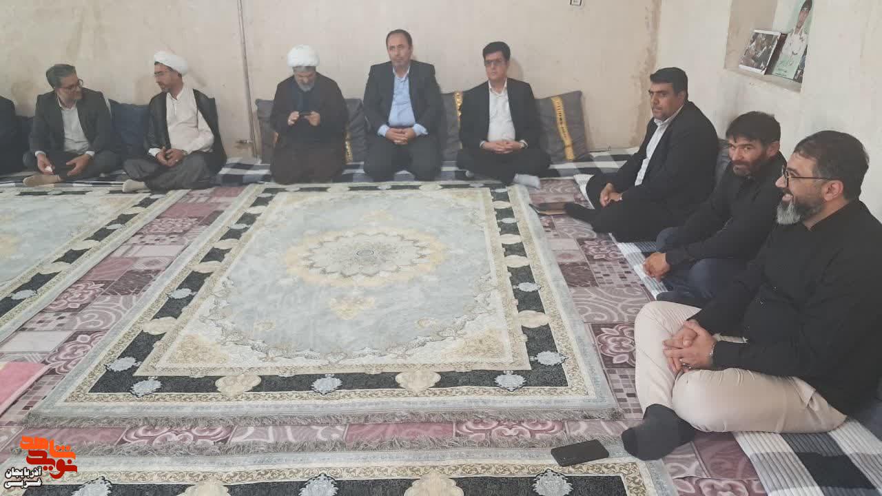 دیدار مدیرکل بنیاد شهید و امورایثارگران آذربایجان غربی با خانواده شهید «آرکان آخش» در شوط