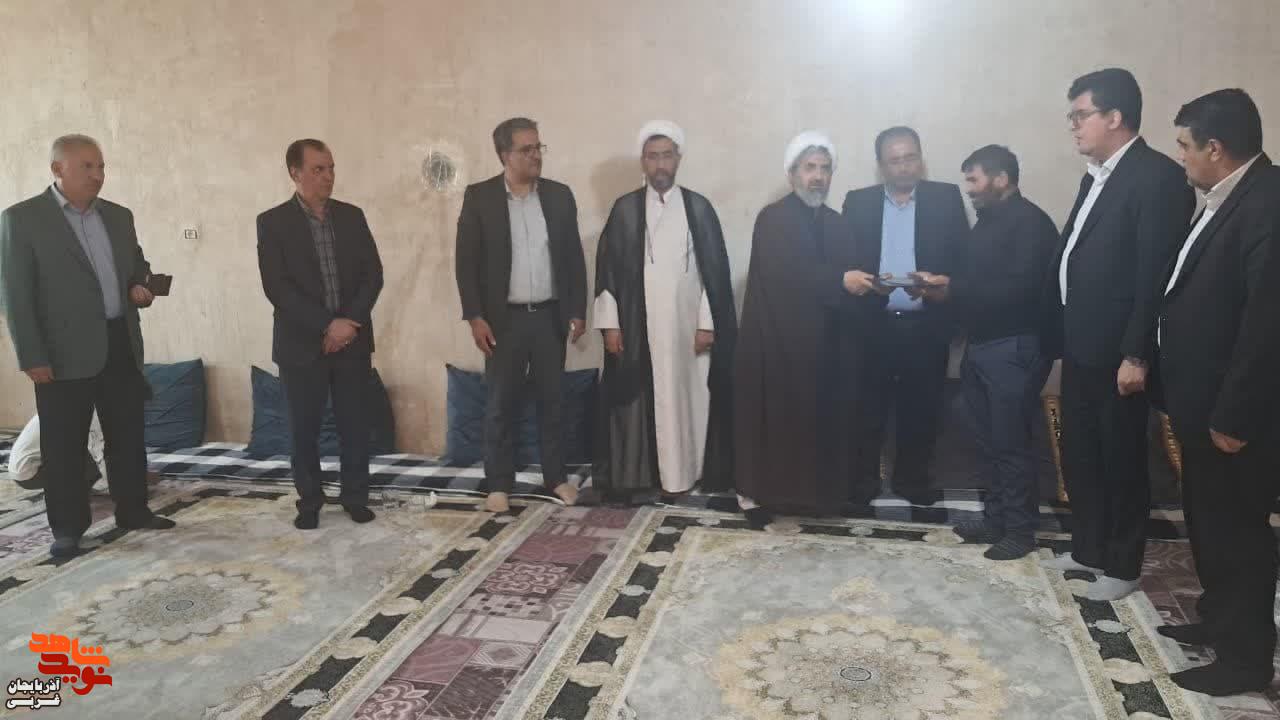 دیدار مدیرکل بنیاد شهید و امورایثارگران آذربایجان غربی با خانواده شهید «آرکان آخش» در شوط