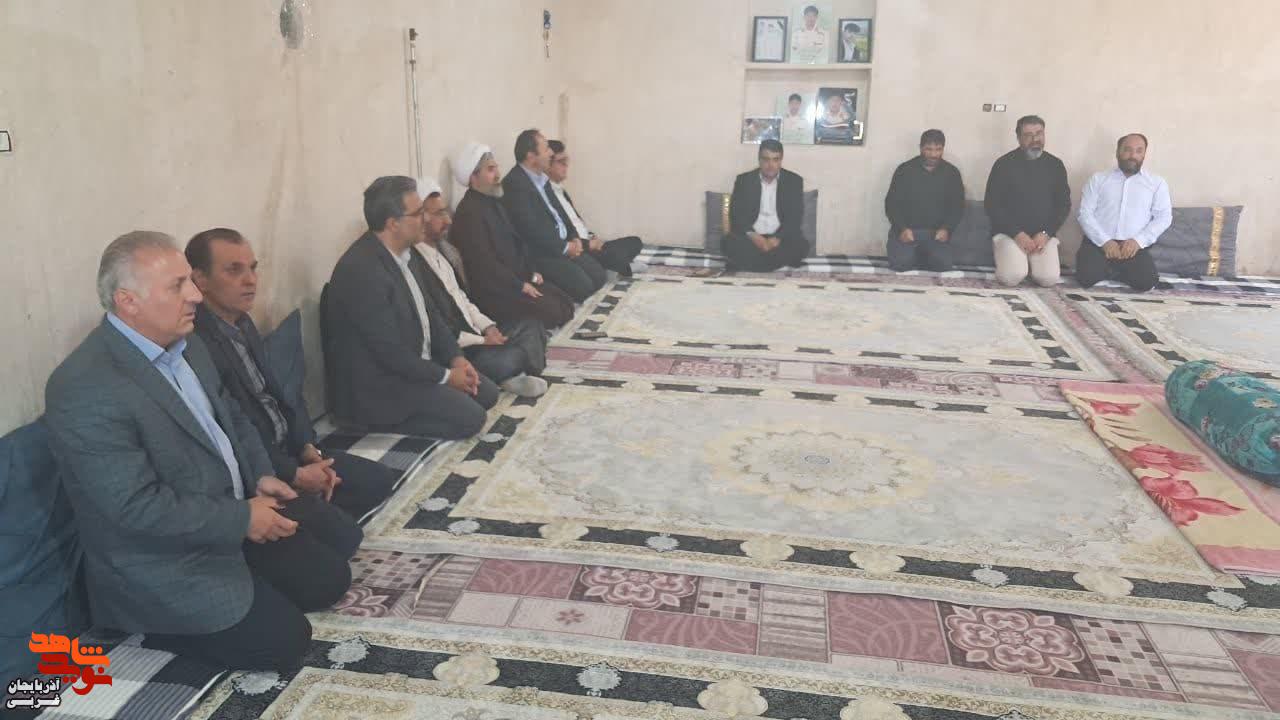 دیدار مدیرکل بنیاد شهید و امورایثارگران آذربایجان غربی با خانواده شهید «آرکان آخش» در شوط