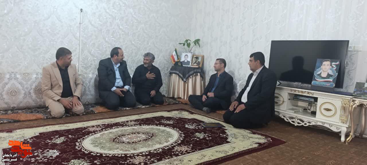دیدار مدیرکل بنیاد شهید و امورایثارگران آذربایجان غربی با خانواده شهید «بهنام اکبرنژاد» در چالدران