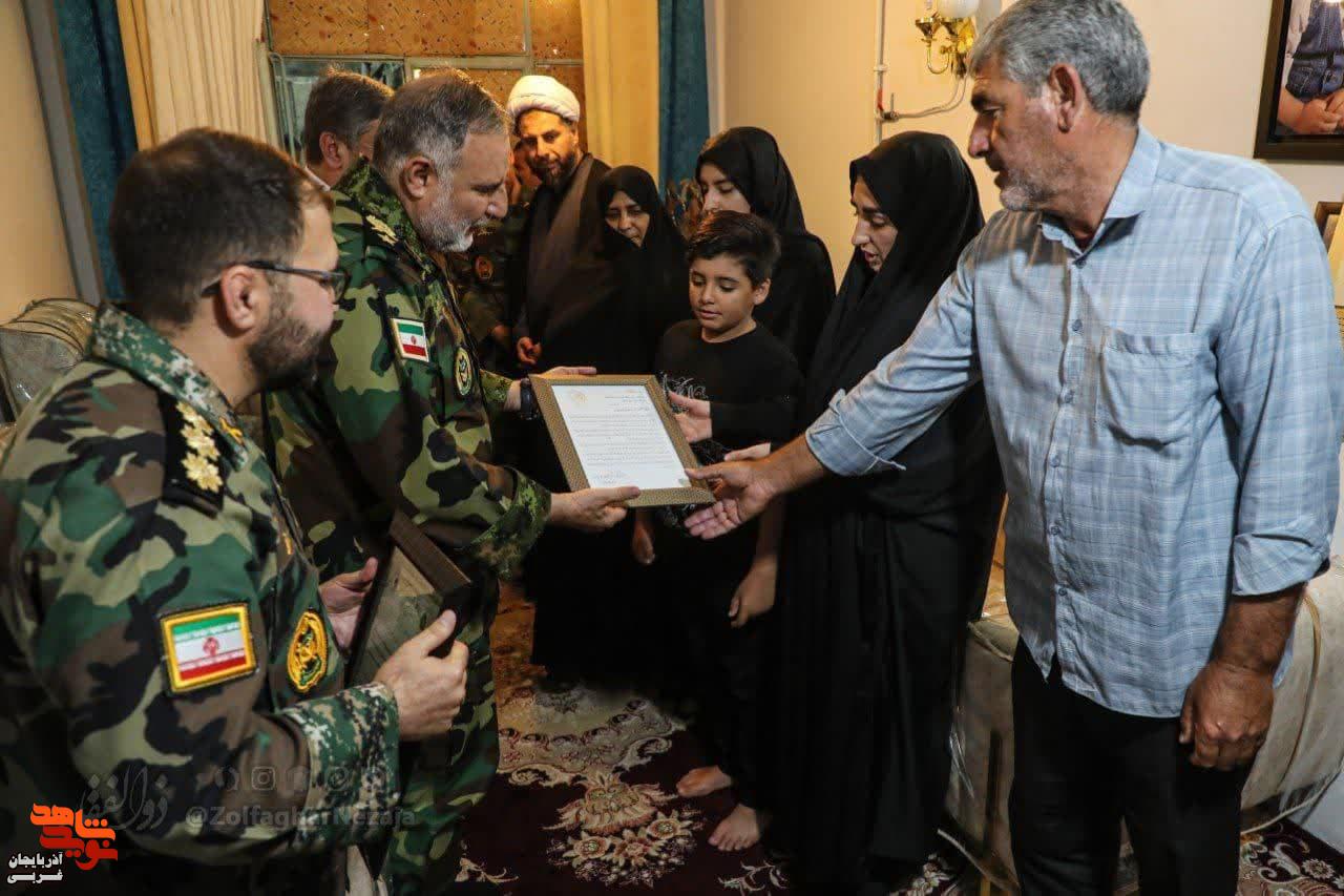 دیدار فرمانده نیروی زمینی از خانواده شهید اقتدار در باروق