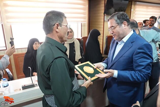 تجلیل از خانواده معظم شهدای اقتدار توسط استاندار در نقده