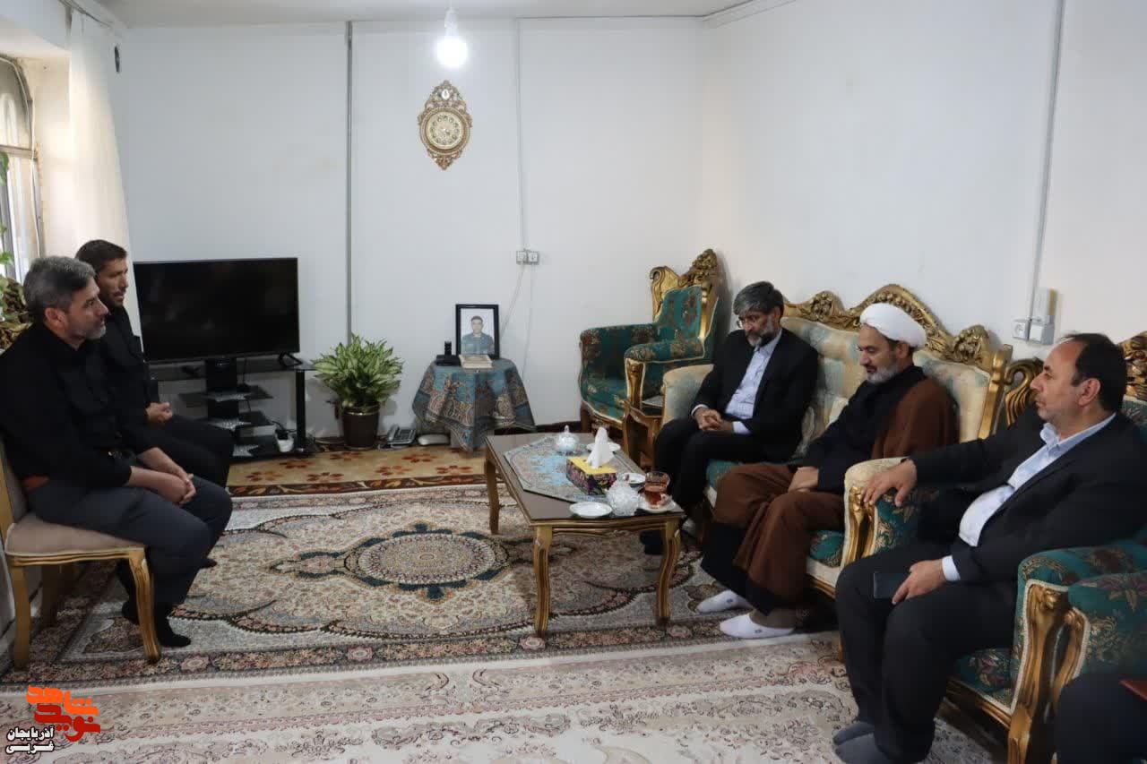 دیدار مدیرکل بنیاد شهید و امورایثارگران آذربایجان غربی و رییس کل دادگستری استان با خانواده های شهیدان مدافع وطن «شهید رضا خلف خانی» و «شهید میثم خلیلی»