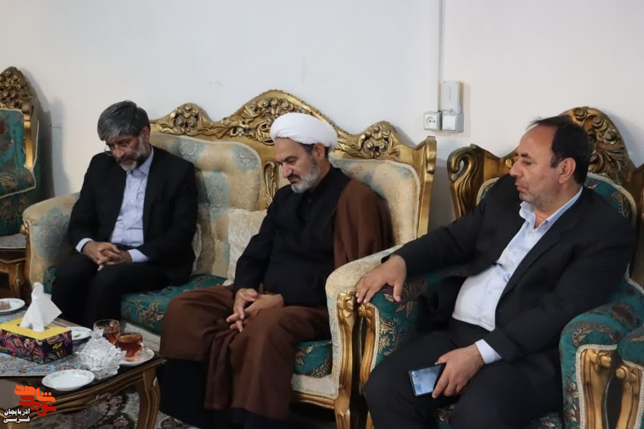 دیدار مدیرکل بنیاد شهید و امورایثارگران آذربایجان غربی و رییس کل دادگستری استان با خانواده های شهیدان مدافع وطن «شهید رضا خلف خانی» و «شهید میثم خلیلی»