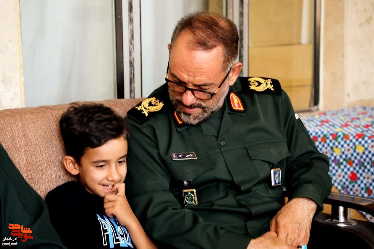 دیدار سردار محمد حسین رجبی فرمانده سپاه شهدا آذربایجان غربی از خانواده شهدا