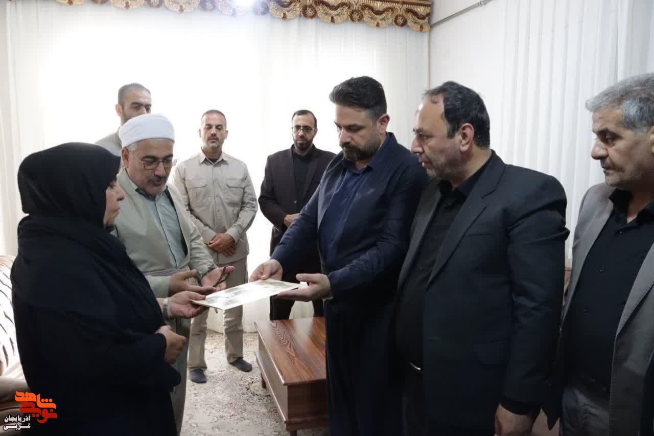 دیدار مدیرکل بنیاد شهید و امورایثارگران آذربایجان غربی با خانواده  شهیدان والامقام «رسول رسولزاده» و  «رسول‌ مولایی» در سردشت