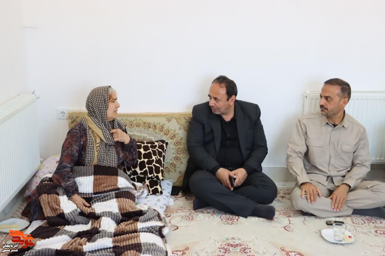 دیدار مدیرکل بنیاد شهید و امورایثارگران آذربایجان غربی با خانواده  شهیدان والامقام «رسول رسولزاده» و  «رسول‌ مولایی» در سردشت