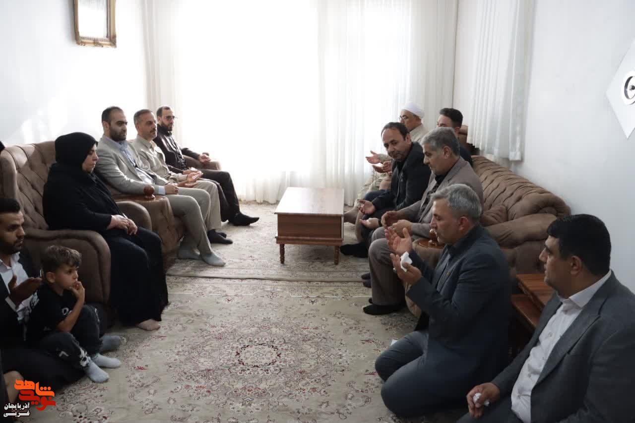 دیدار مدیرکل بنیاد شهید و امورایثارگران آذربایجان غربی با خانواده  شهیدان والامقام «رسول رسولزاده» و  «رسول‌ مولایی» در سردشت
