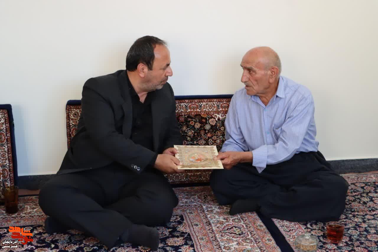 دیدار مدیرکل بنیاد شهید و امورایثارگران آذربایجان غربی با خانواده  شهیدان والامقام «ابراهیم یاری» و «امید محمد پور» در بوکان