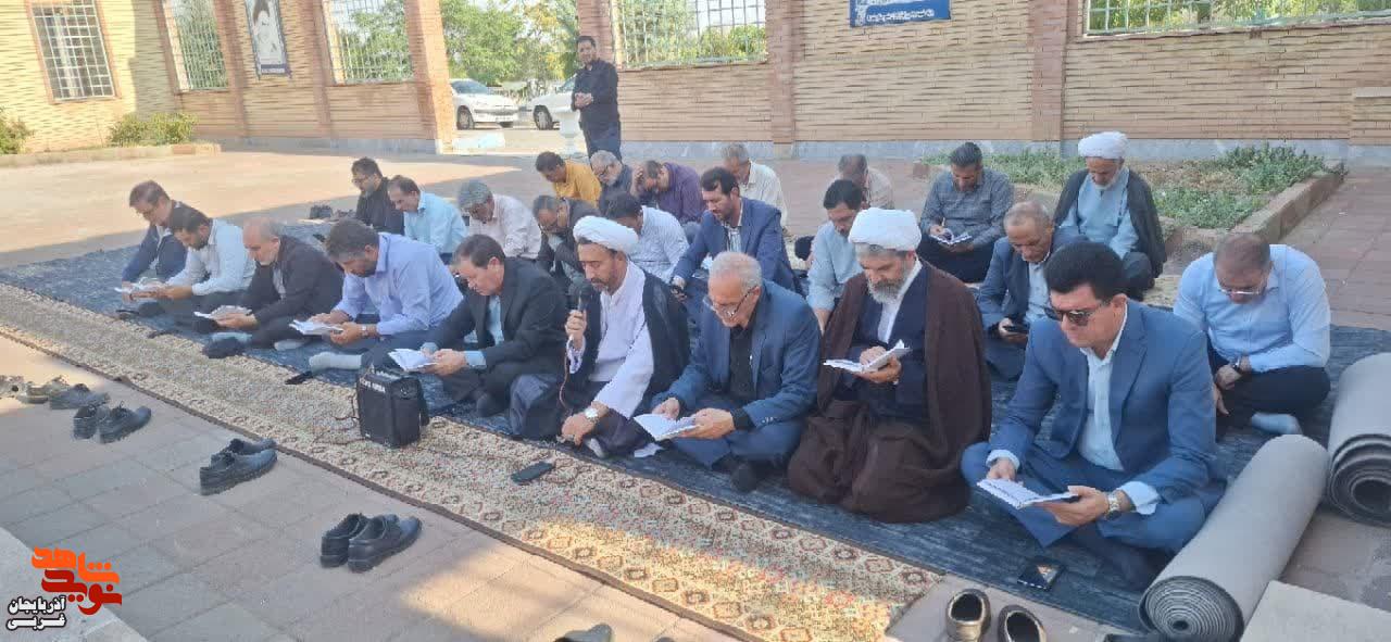 غبار روبی مزار شهدا و تلاوت زیارت عاشورا بر مزار شهدا در شهرستان شوط