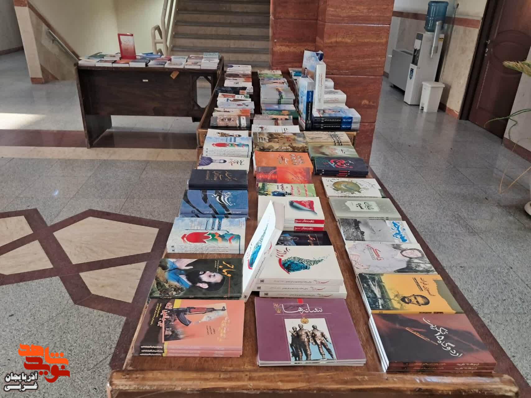 نمایشگاه کتاب «ایثار و شهادت» به مناسبت هفته دولت نمایشگاه کتاب «ایثار و شهادت» به مناسبت هفته دولت