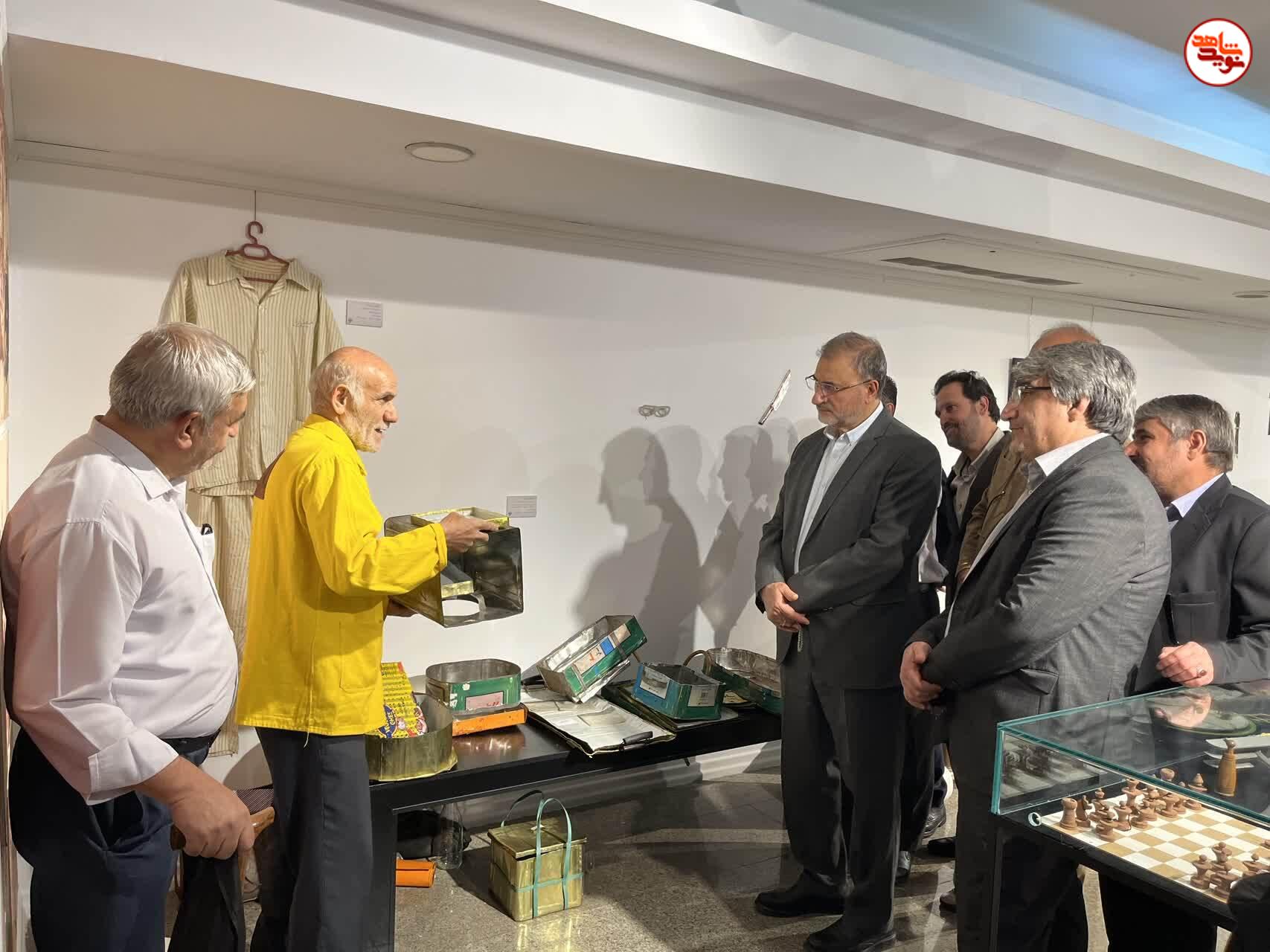 گزارش تصویری/  بازدید معاون فرهنگی بنیاد شهید و امور ایثارگران از نمایشگاه «آوازهای دوردست»