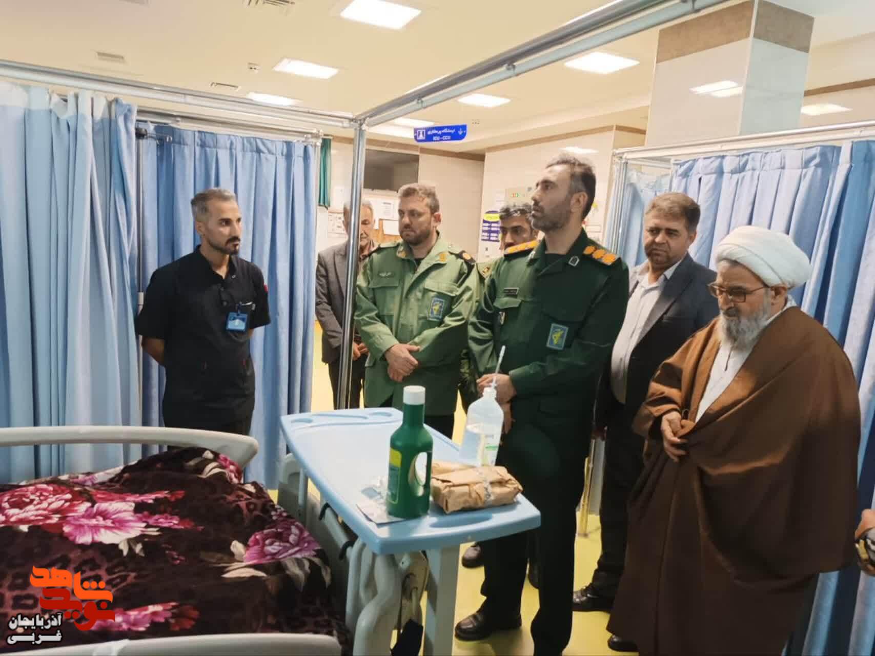 دیدار با خانواده شهدا در چالدران دیدار با خانواده شهدا در چالدران
