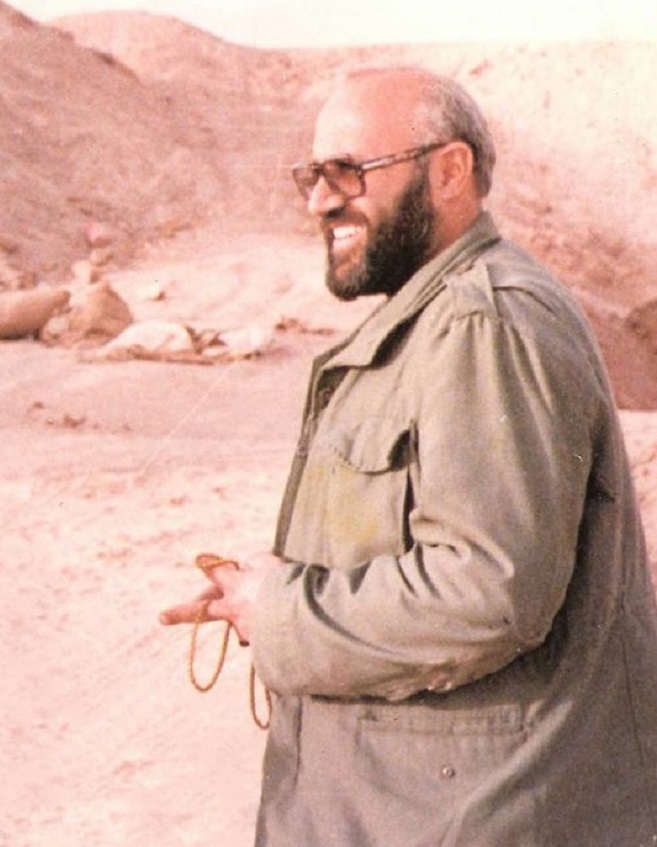 سردار «سنگرسازان بی سنگر» سردار «سنگرسازان بی سنگر»