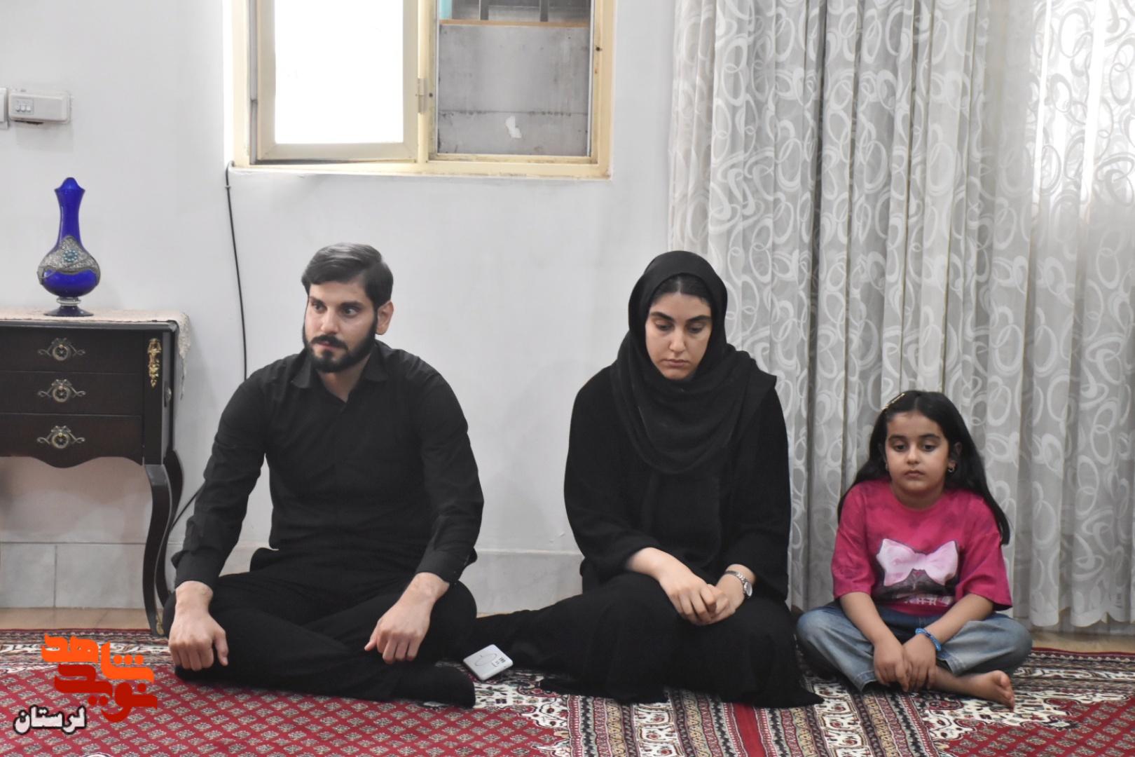 دیدار با خانواده شهیدان والامقام «میرزایی و جمشیدی» از شهدای جنگ رمضان در شهرستان دورود دیدار با خانواده شهیدان والامقام «میرزایی و جمشیدی» از شهدای جنگ رمضان در شهرستان دورود