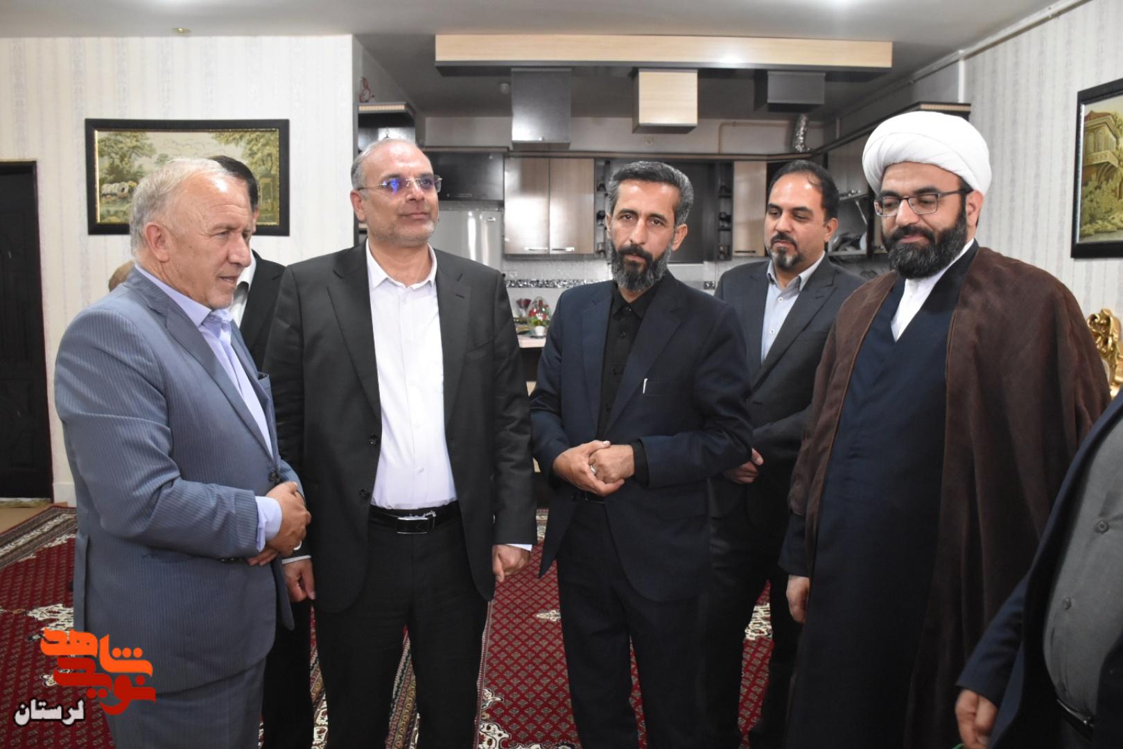 دیدار با خانواده شهیدان والامقام «میرزایی و جمشیدی» از شهدای جنگ رمضان در شهرستان دورود دیدار با خانواده شهیدان والامقام «میرزایی و جمشیدی» از شهدای جنگ رمضان در شهرستان دورود
