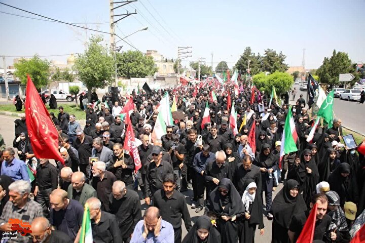 همگام با ایران، حضور خانواده‌های معظم شهدا، ایثارگران و همکاران بنیاد در مراسم وداع با قائد شهید امت در ارومیه
