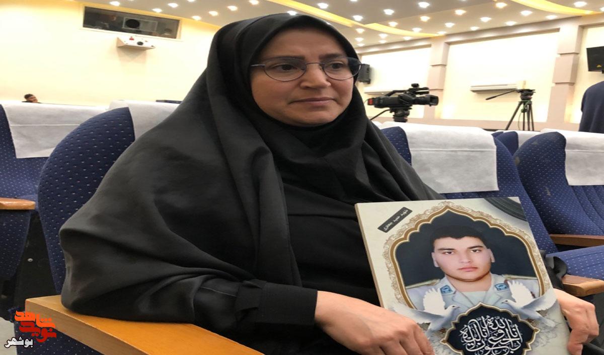 سربازی که لباس خدمت را با افتخار شهادت بدرقه کرد سربازی که لباس خدمت را با افتخار شهادت بدرقه کرد