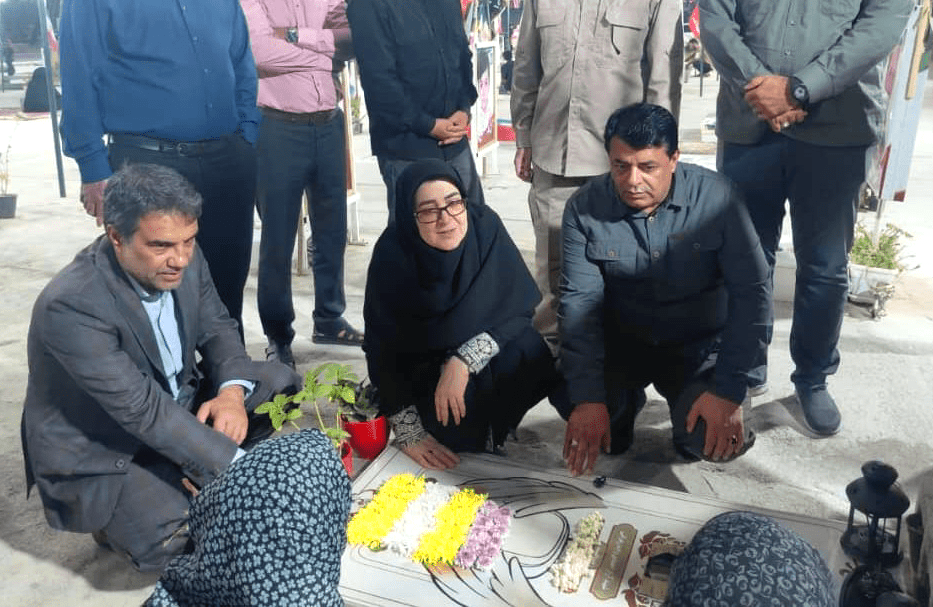 حضور سخنگوی دولت در گلزار شهدای میناب