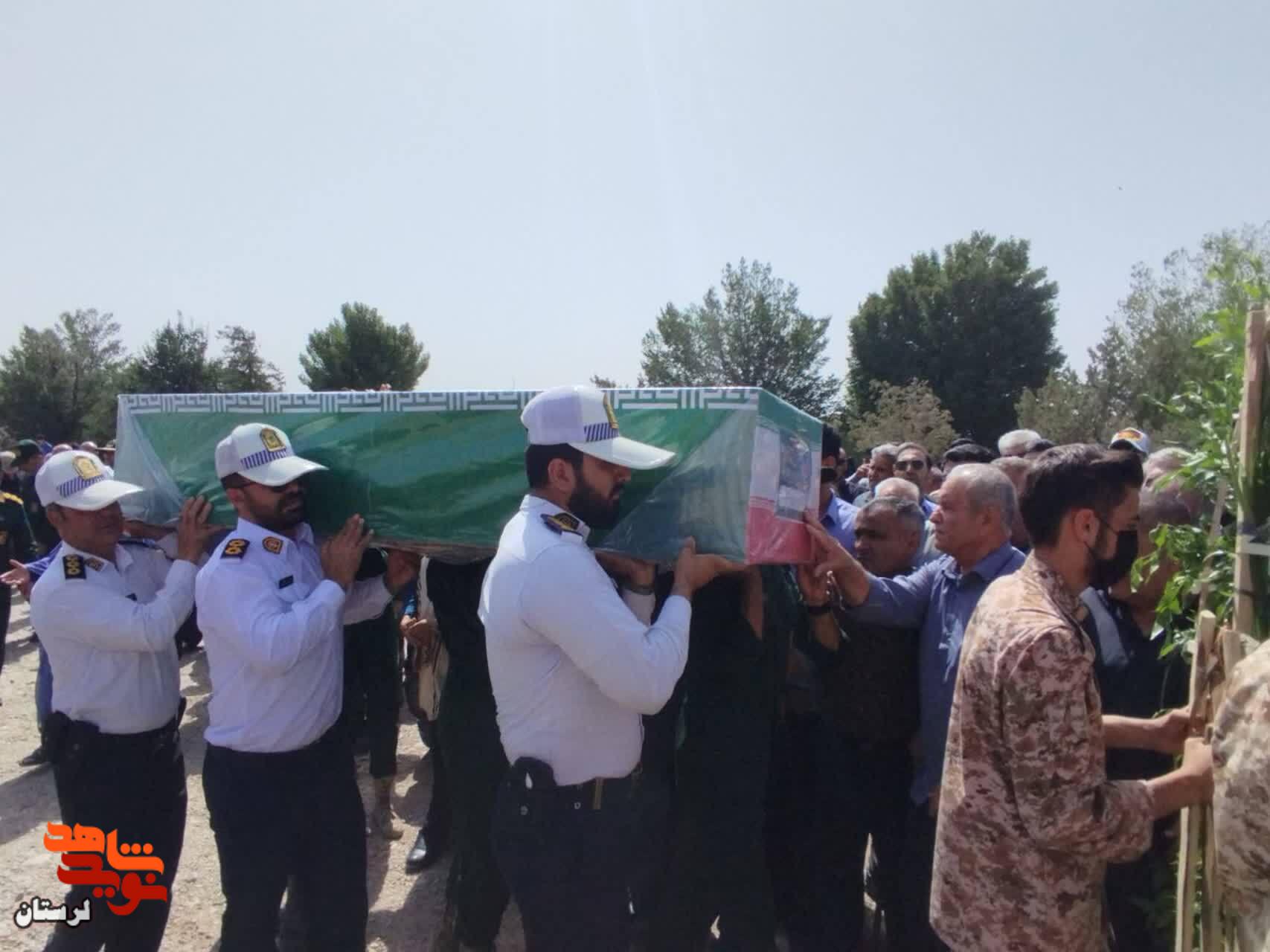 پیکر شهید «احسان ماهرو بختیاری» در گلزار شهدا دورود آرام گرفت