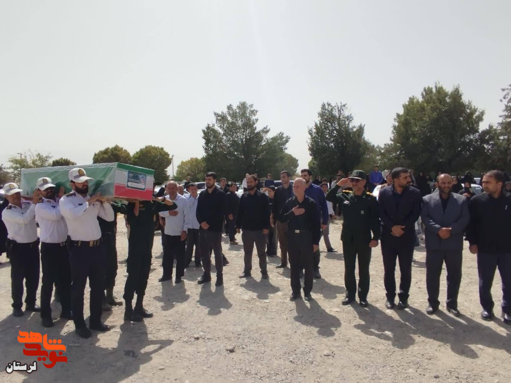 پیکر شهید «احسان ماهرو بختیاری» در گلزار شهدا دورود آرام گرفت