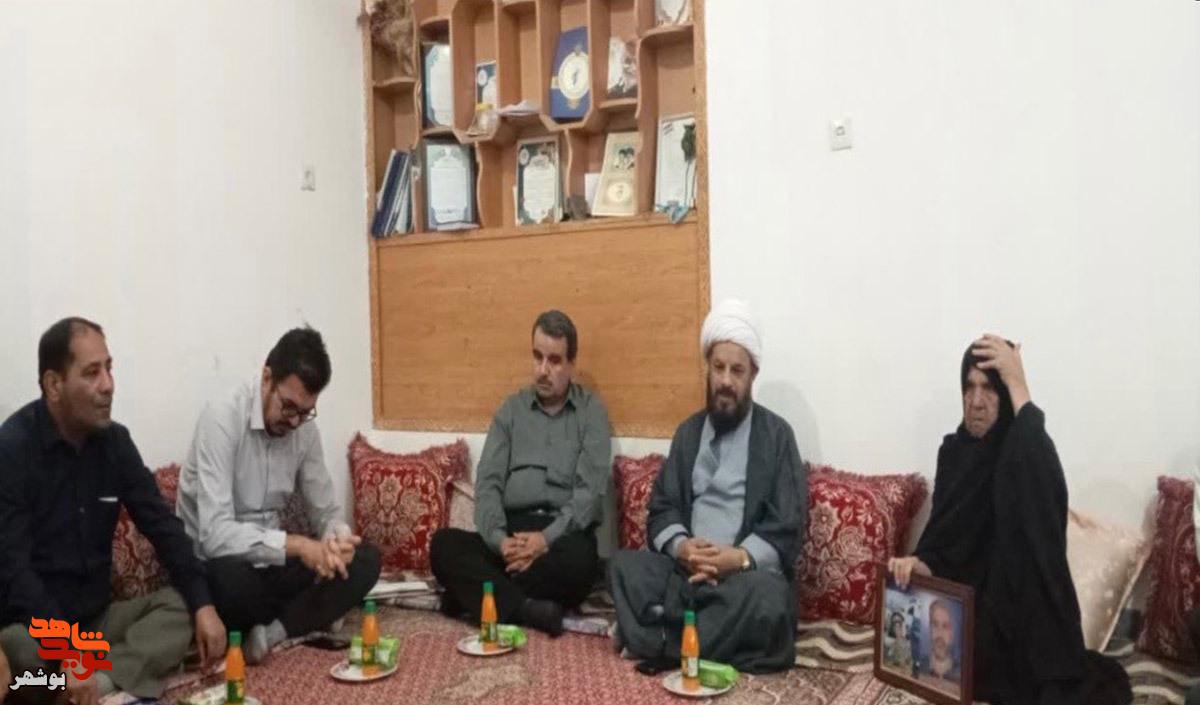 روایتی از صبر و ایستادگی؛ دیدار مسئولان بوشهر با خانواده شهید عامرنژاد در سالروز تجلیل از اسرا روایتی از صبر و ایستادگی؛ دیدار مسئولان بوشهر با خانواده شهید عامرنژاد در سالروز تجلیل از اسرا