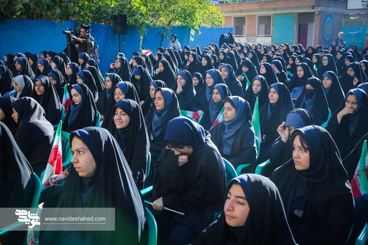 آیین ملی «زنگ ایثار» در مدارس شاهد تهران به یاد شهدای دانش آموز میناب نواخته شد آیین ملی «زنگ ایثار» در مدارس شاهد تهران به یاد شهدای دانش آموز میناب نواخته شد