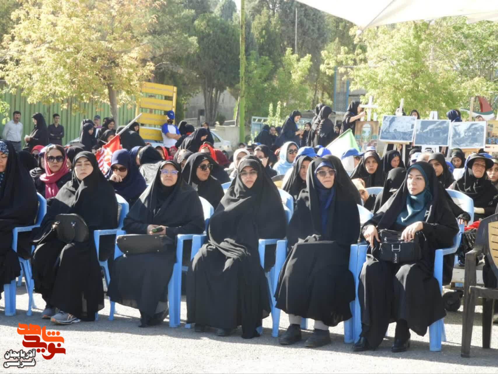 مراسم «میهمانی لالهها» در گلزار شهدای ارومیه مراسم «میهمانی لالهها» در گلزار شهدای ارومیه