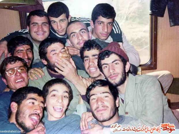 از چپ: ردیف اول: شهید سید مرتضی سیدی - شهید حمید صباغی - شهید مجید بخشنده ردیف دوم: شهید محمود عزیزی - شهید جعفر انصاری - جواد یحیایی - شهید مجید حسینخانی - ردیف سوم: غلامرضا دولت آبادی - محسن کلاه کامری - محمد پولادوند - شهید رضا یحیایی