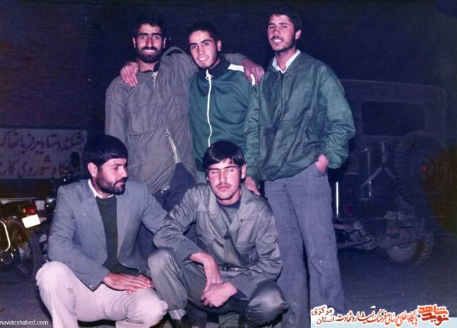 از چپ: ایستاده: شهید اکبر محمدی - شهید روحانی قاسمی - علی پارسائی. نشسته: ... - غلامرضا سلطانی