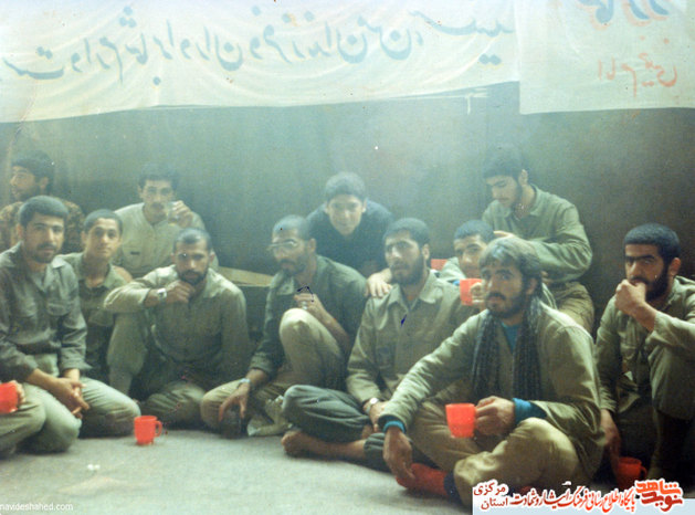 از چپ: مجتبی اشرفی - محمود منصوری - ... - ... - شهید آتش دهقان - شهید مهدی ناصری - ... - ... - احمد کشفی - ولی الله وکیلی