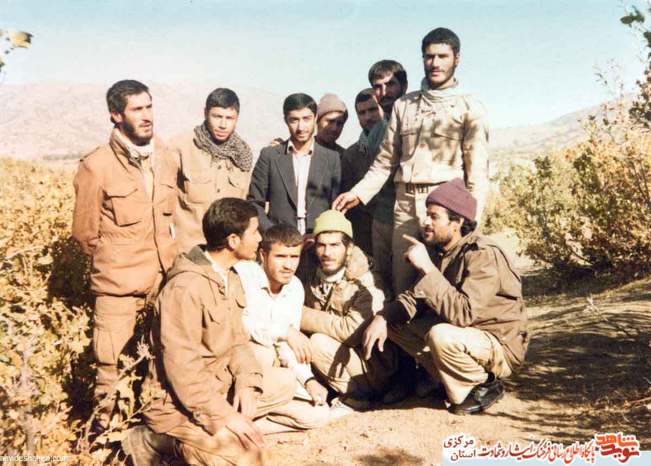 از چپ: ایستاده: محمود نیکنژاد- شهید علیرضا قربانلی - محمد پرستار - شهید حسین مصدق - حسین زارع - عباس شعبانی - نشسته: سیف الله اسماعیلی - مرتضی پریوچی - سیدعباس هدایتی - شهید موسی تفرشی