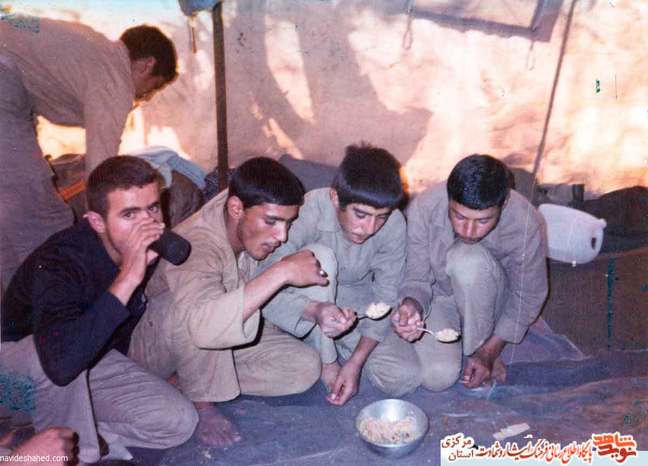 از چپ: سید مرتضی پرپوچی - رحیم توسلی - شهید حمید صالحی رعیتی - شهید علیرضا قربانعلی
