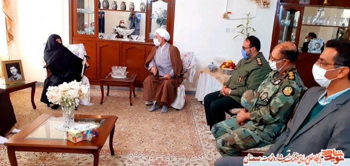دیدار مسئولان با خانواده معزز شهید والامقام مهدی طالع‌زاری در نخستین روز از دهه فجر ۹۹ - شاهرود