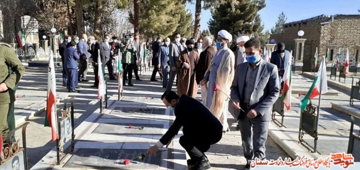 گلباران قبور مطهر شهدای شهر بسطام- دهه فجر ۹۹ 