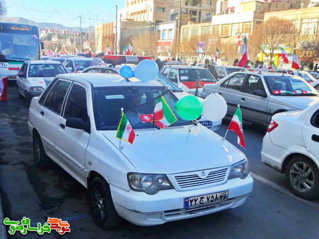 آراستگی برای جشن انقلاب در همه ی وسایل نقلیه به چشم می خورد