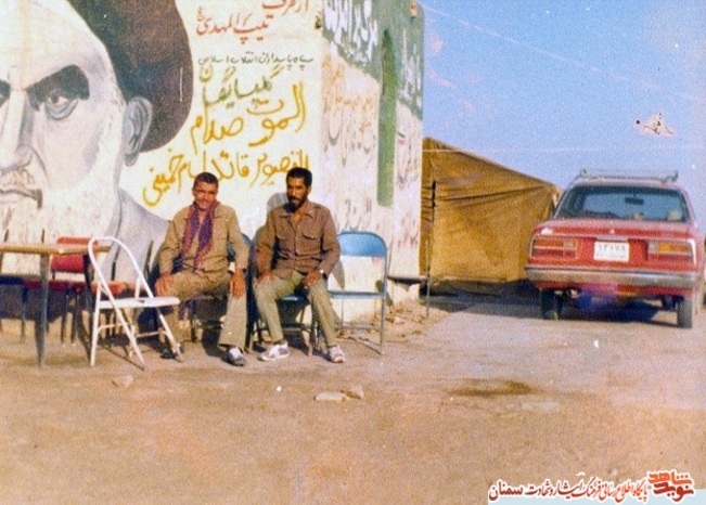 نفر سمت چپ شهید غلامعلی عاقلی