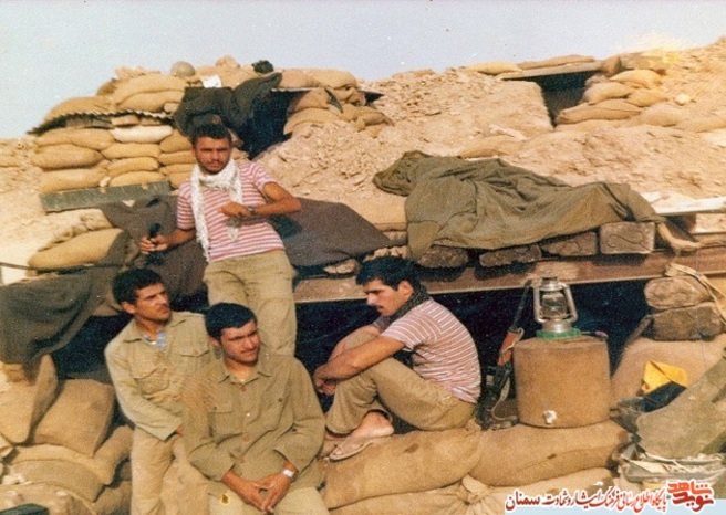 نفر ایستاده شهید غلامعلی عاقلی