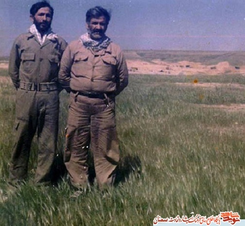 نفر سمت راست شهید نعمت‌الله رجبی 