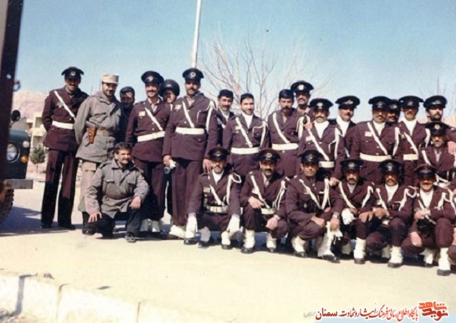 نفر اول نشسته از چپ شهید نعمت‌الله رجبی