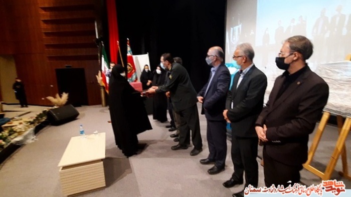 مراسم تجلیل از خانوادههای شاهد و ایثارگر کارگروه دانشآموزان و فرهنگیان استان سمنان - باغ موزه دفاع مقدس سمنان هفتم مهرماه ۱۴۰۰