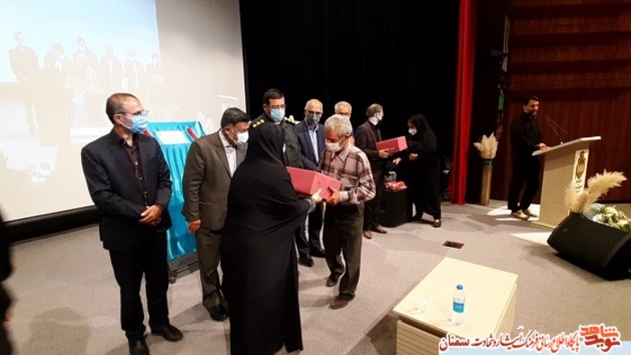 مراسم تجلیل از خانوادههای شاهد و ایثارگر کارگروه دانشآموزان و فرهنگیان استان سمنان - باغ موزه دفاع مقدس سمنان هفتم مهرماه ۱۴۰۰